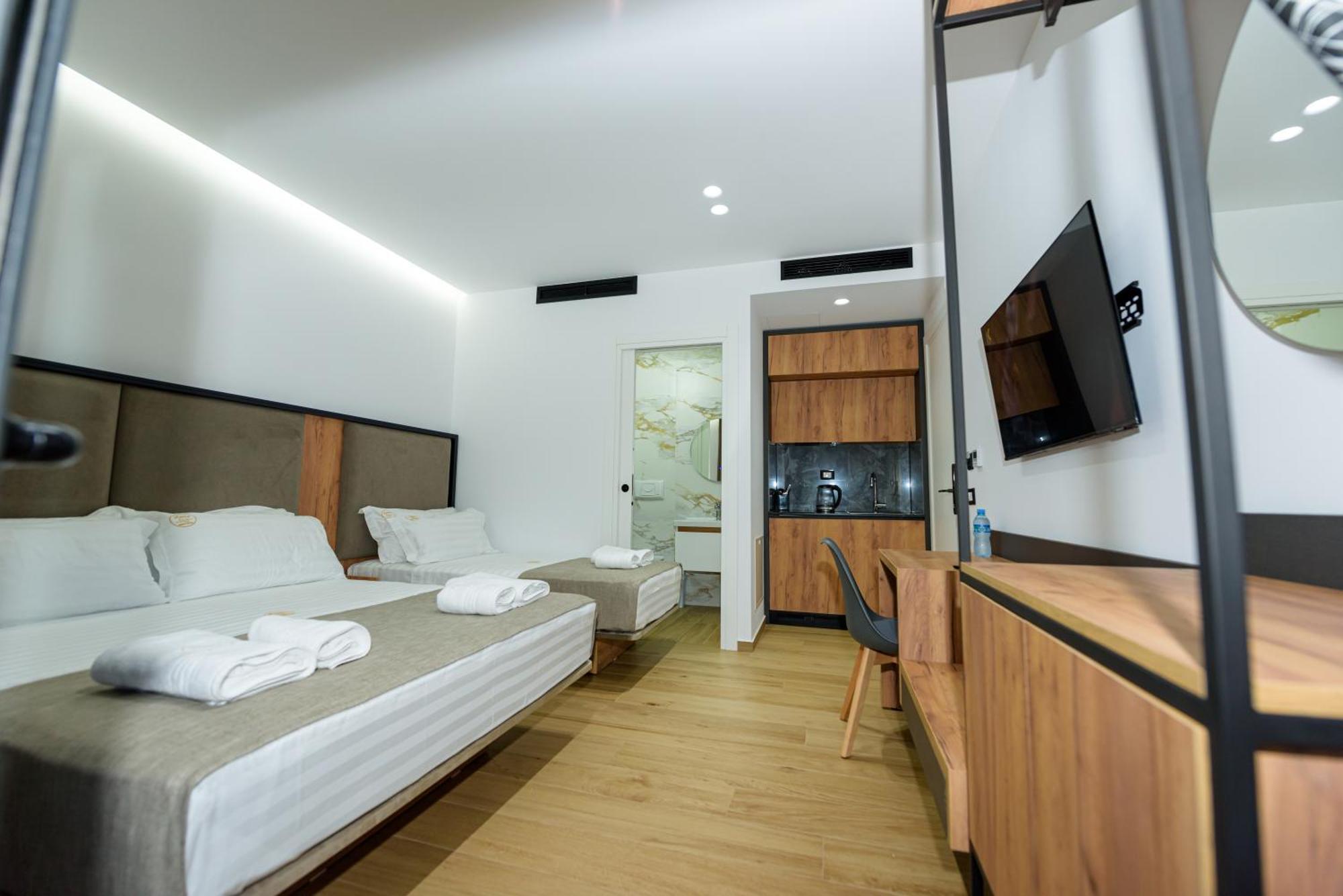 Kevin'S Aparthotel Вльора Екстер'єр фото