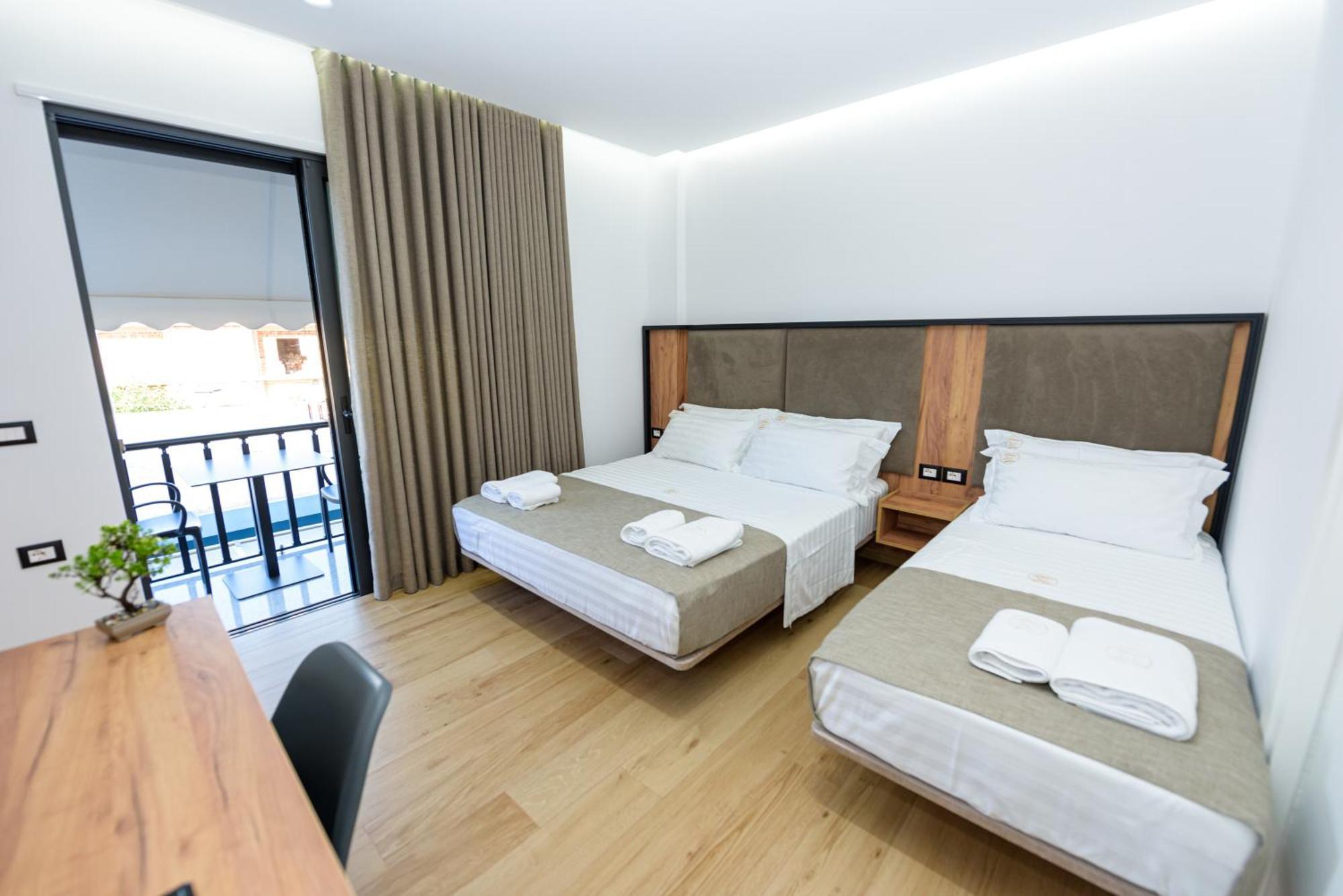 Kevin'S Aparthotel Вльора Екстер'єр фото